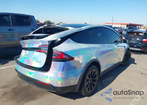 2022 Tesla Model X Plaid Tri Motor All-Wheel Drive z USA, uszkodzony, nr VIN 7SAXCBE68NF331760